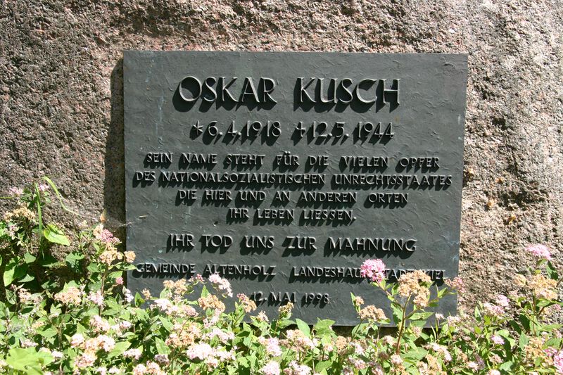 Datei:Oskar-Kusch-Straße Gedenktafel.JPG
