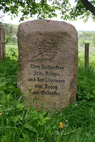 Datei:Hof Kroog Gedenkstein.jpg