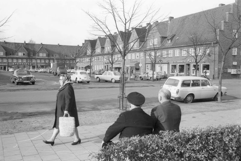 Datei:Andreas-Hofer-Platz 1971.jpg