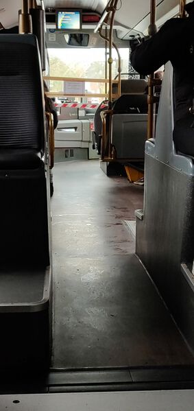 Datei:Abgesperrter Bus 2020.jpg