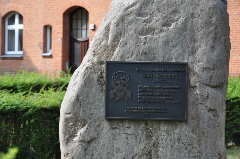 Datei:Gedenkstein für Hein Blomberg.jpg