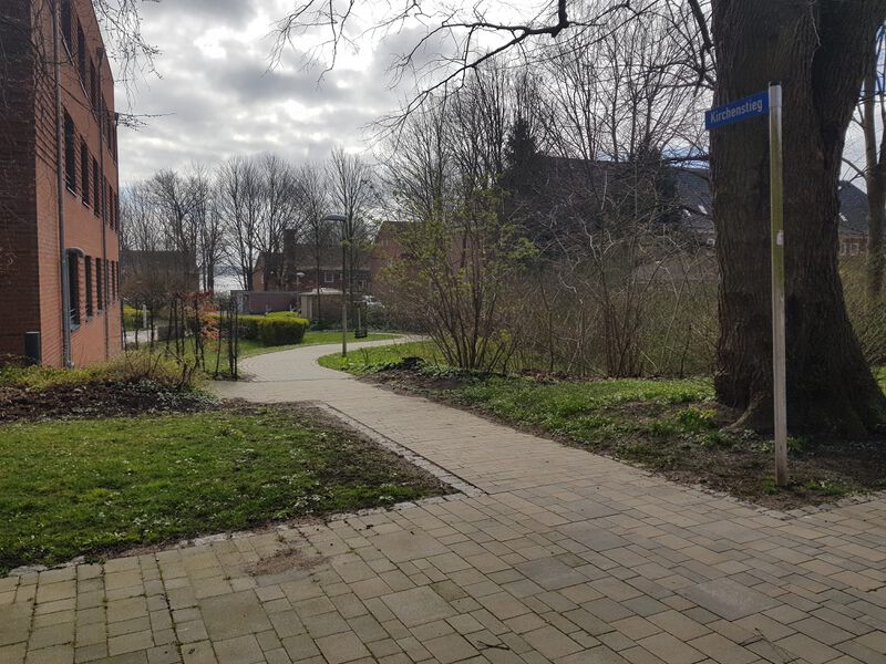 Datei:Kirchenstieg von Dankeskirche.jpg