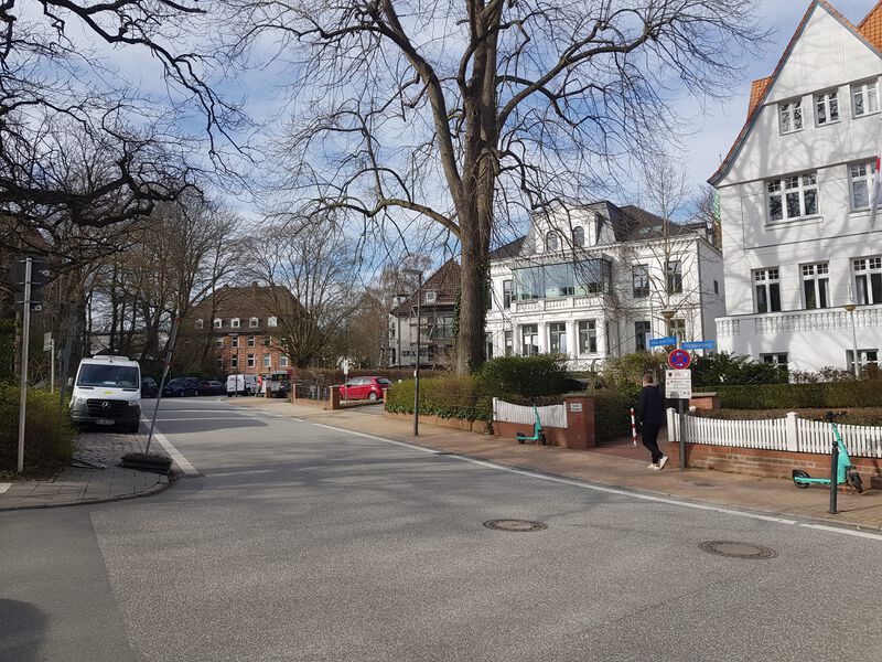 Datei:Klaus-Groth-Platz zum Niemannsweg.jpg